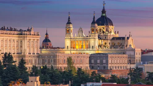 Catedral de la Almudena, Madrid, España (© RudyBalasko/iStock/Getty Images)