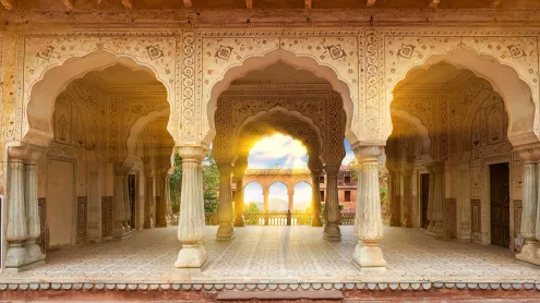 Sattais Katcheri (Court of 27 Pillars), Amber Fort, Rajasthan, India (© Yury Taranik/Shutterstock)
