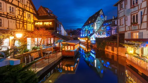 Maisons traditionnelles alsaciennes à colombages et rivière Lauch Colmar, Alsace (© KavalenkavaVolha/Getty Images)