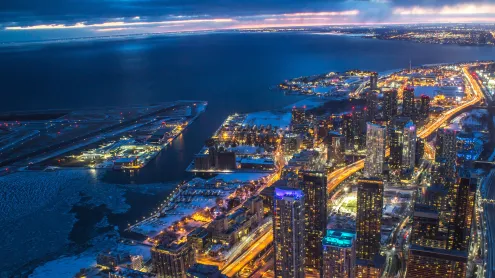 Lake Ontario in the winter season, Toronto (© Brendan Riley/Shutterstock)