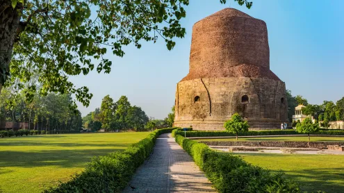 Dhamek Stupa, Sarnath, Uttar Pradesh (© Dinodia Photo/Getty Images)