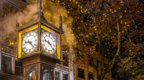 Gastown steam clock in Vancouver, British Columbia, Canada (© J Duquette/iStock/Getty Images)