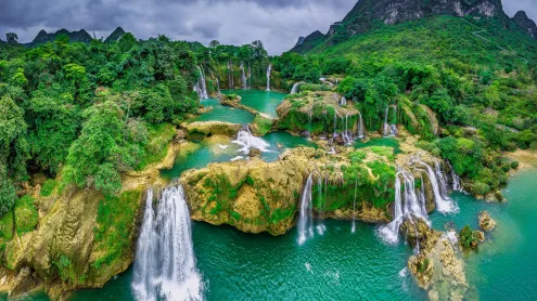 Bản Giốc–Detian Falls on the Quây Sơn River, Vietnam (© Shane P. White/Minden Pictures)