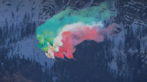 Frecce Tricolori in formazione acrobatica sulle dolomiti italiane, Cortina d'Ampezzo, Veneto (© Anze Furlan/Alamy Stock Photo)