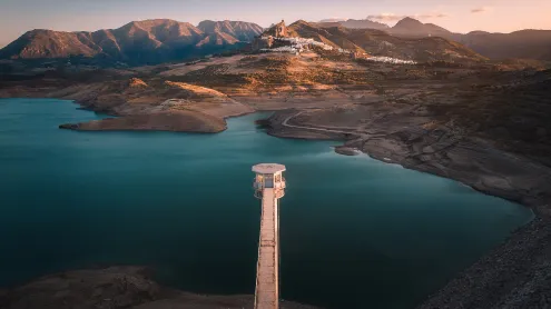 Village of Zahara de la Sierra overlooking Zahara-El Gastor Reservoir, Cádiz province, Spain (© SEN LI/Getty Images)