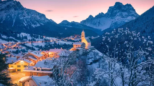 Agordino, Colle Santa Lucia, Belluno, Veneto (© Moreno Geremetta/Mauritius Images GmbH/Alamy Stock Photo)