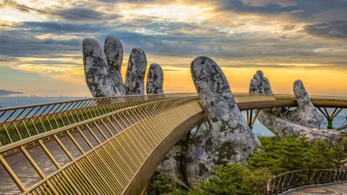 Golden Bridge, Bà Nà Hills, Da Nang, Vietnam (© Hien Phung Thu/Shutterstock)