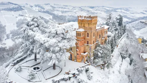 Castello di Mornico Losana, Mornico Losana, Provincia di Pavia, Lombardia (© Massimo Ripani/Sime/eStock Photo)