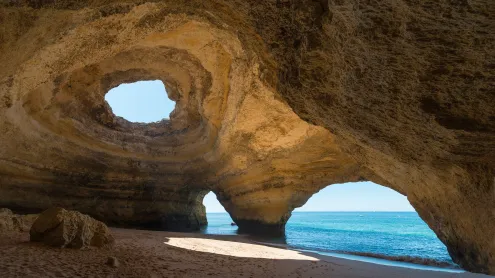 Gruta de Benagil, Algarve, Portugal (© Westend61/Getty Images)
