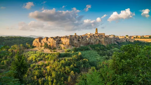 Pitigliano al tramonto, Provincia di Grosseto, Toscana (© Ivoha/Alamy Stock Photo)