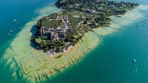 Grotte di Catullo, Sirmione, Provincia di Brescia, Lombardia (© AlagnaMarco/Getty Images)